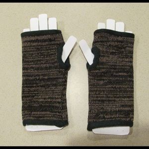Wrist length texting gloves